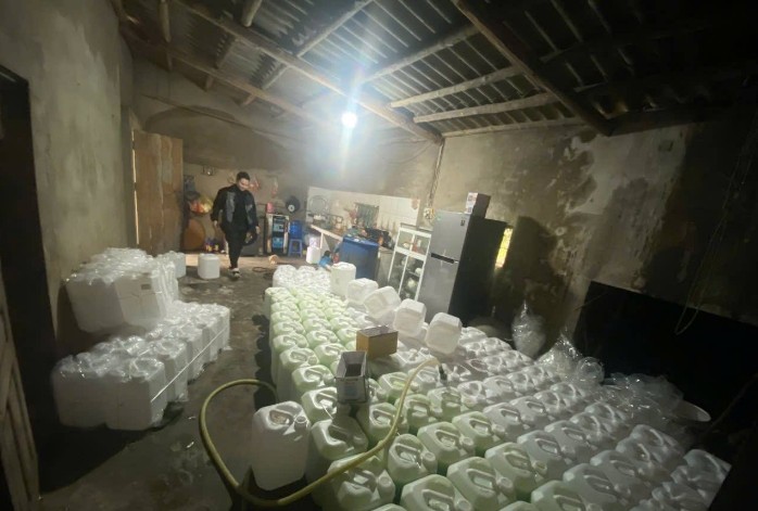 880 lít rượu không nguồn gốc ở Lào Cai: Câu hỏi về trách nhiệm quản lý địa bàn cấp xã