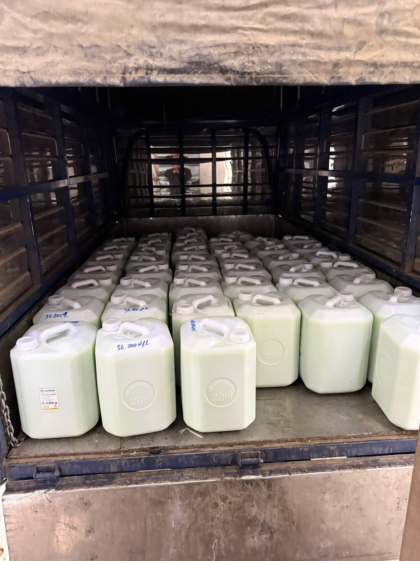 880 lít rượu không nguồn gốc ở Lào Cai: Câu hỏi về trách nhiệm quản lý địa bàn cấp xã