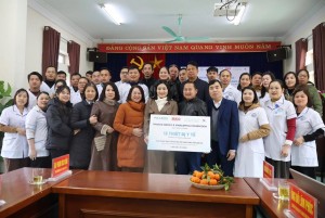 VinaCapital Foundation trao thiết bị y tế, nâng cao chăm sóc trẻ sơ sinh vùng cao Mù Cang Chải