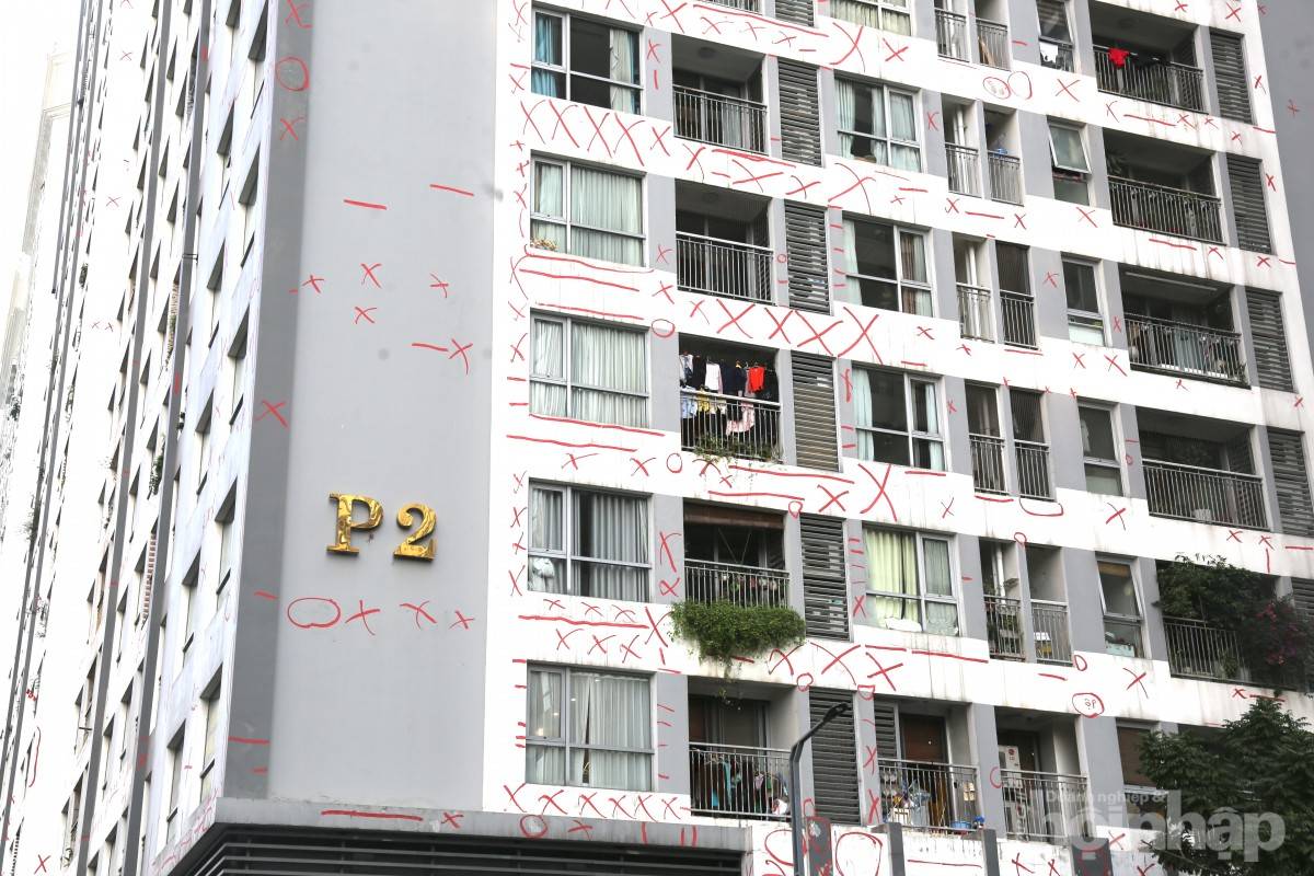 Ký hiệu lạ phủ kín chung cư: 