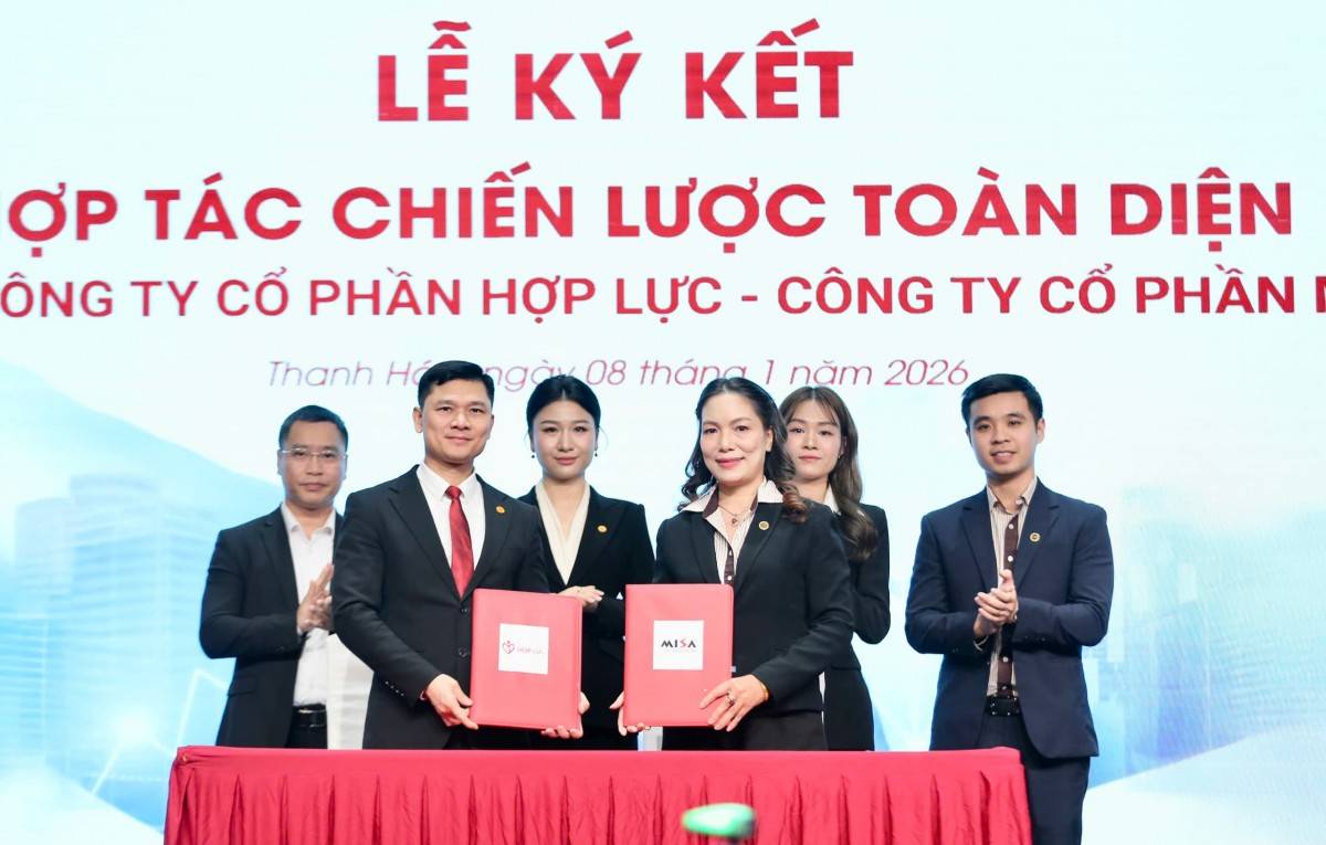 Tổng Công ty Cổ phần Hợp Lực và Công ty Cổ phần MISA trao Biên bản ghi nhớ hợp tác chiến lược về quản trị thông minh.