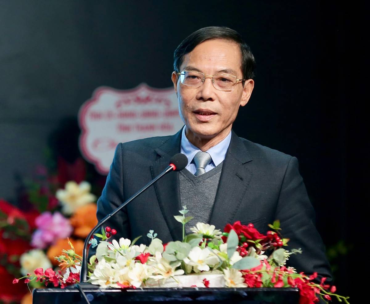 Phó Chủ tịch UBND tỉnh Đầu Thanh Tùng phát biểu tại buổi lễ.