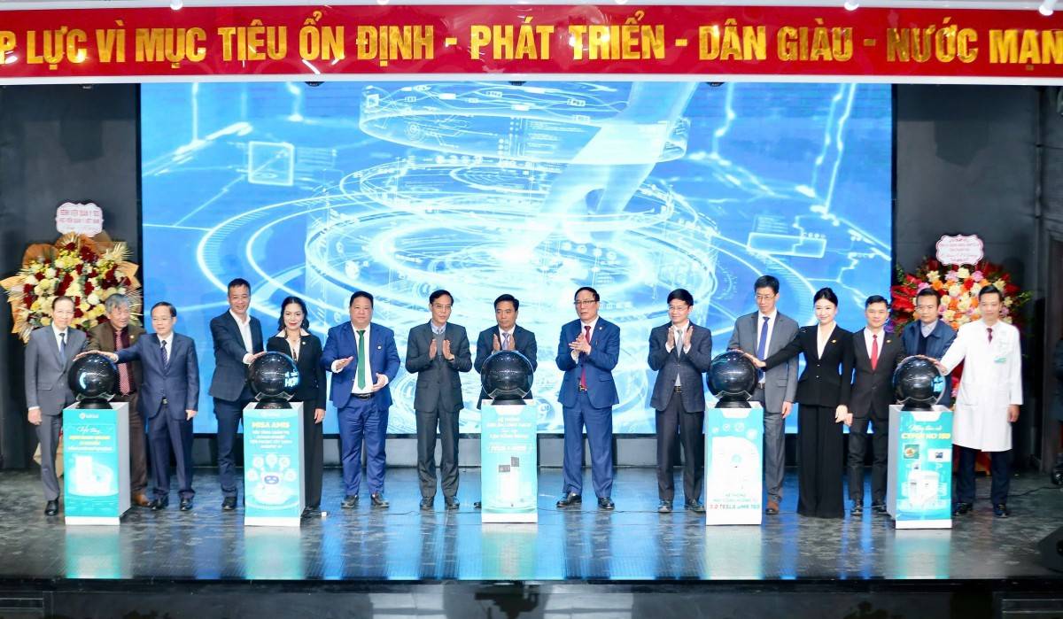 Bí thư Tỉnh ủy Thanh Hóa Nguyễn Doãn Anh dự Lễ khai trương hệ thống thiết bị công nghệ cao và quản trị thông minh của Tổng Công ty CP Hợp Lực