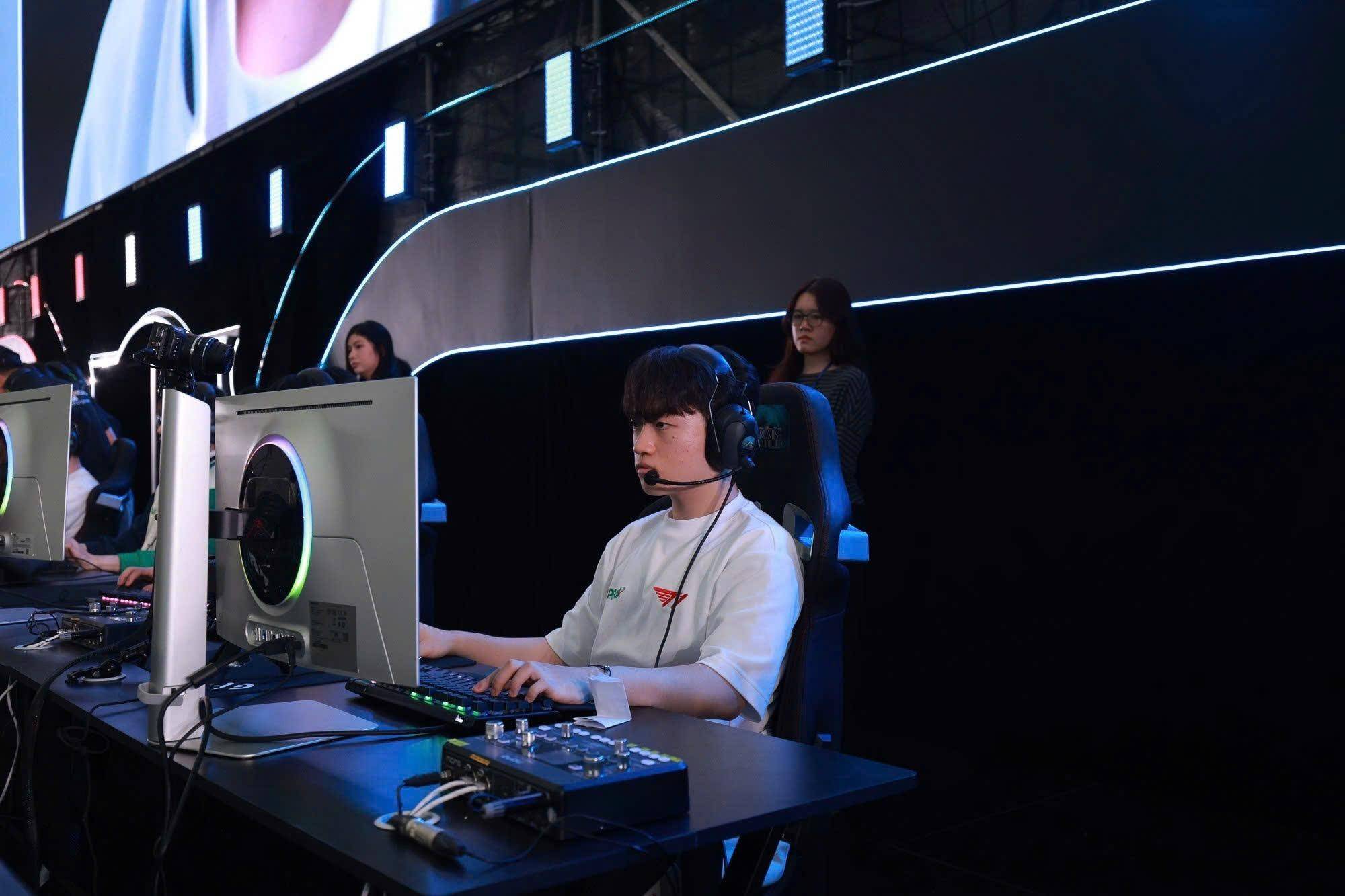 VPBank và các thương hiệu kiến tạo lễ hội eSport cùng T1