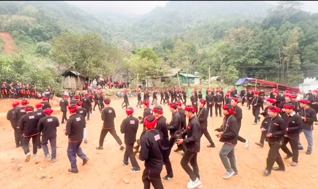 Toàn cảnh lễ cấp sắc của những người đàn ông Dao