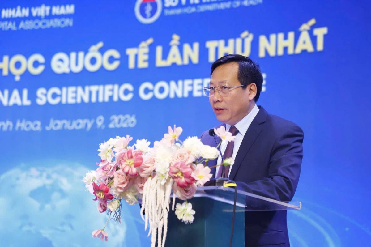 Thứ trưởng Bộ Y tế Lê Đức Luận, phát biểu tại hội thảo.