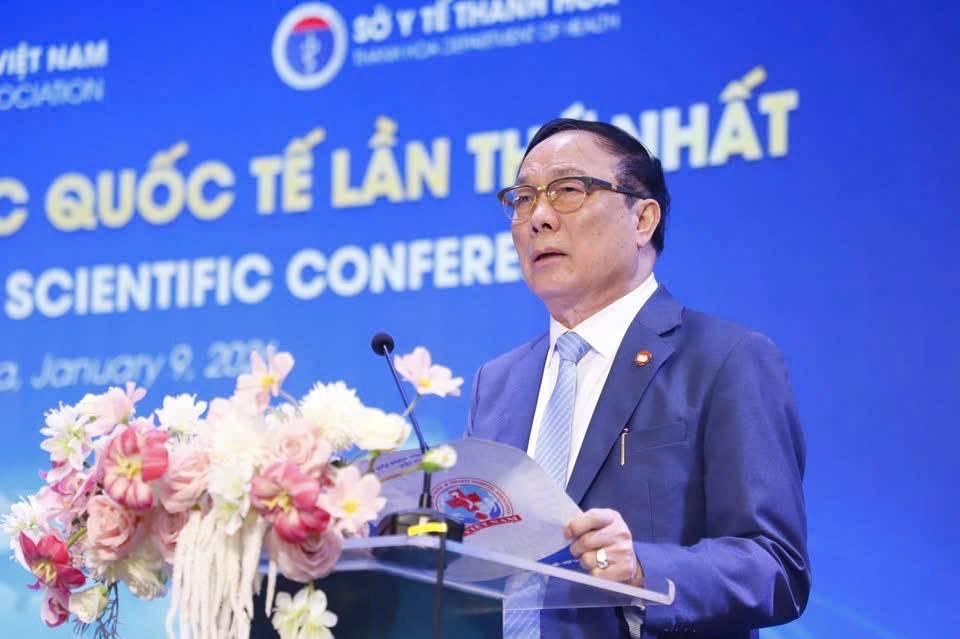 GS. Viện sĩ Danh dự Nguyễn Văn Đệ, phát biểu khai mạc hội thảo.