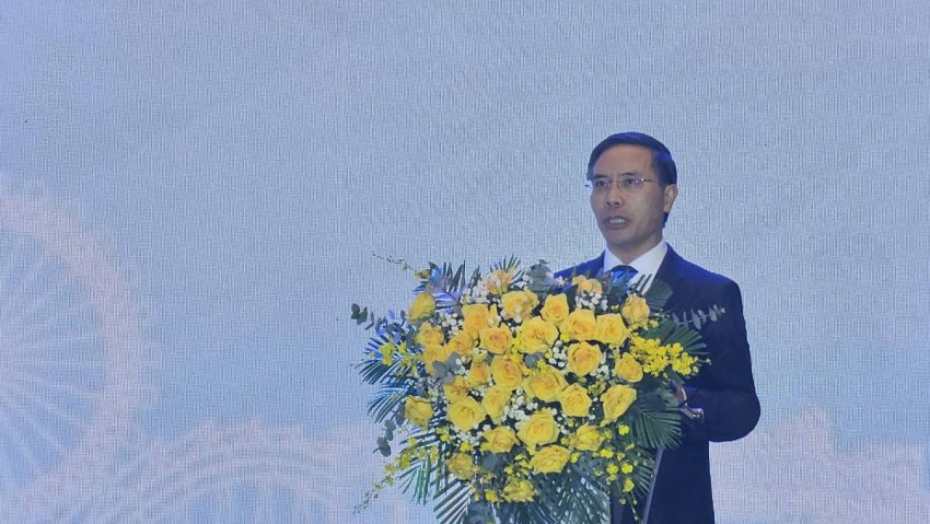 Chủ tịch UBND thành phố Phạm Đức Ấn phát biểu tại Hội nghị