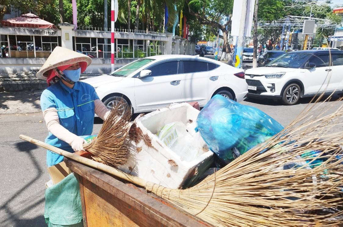 Tăng giá thu gom rác ở Cần Thơ: Liệu có tăng chất lượng dịch vụ?