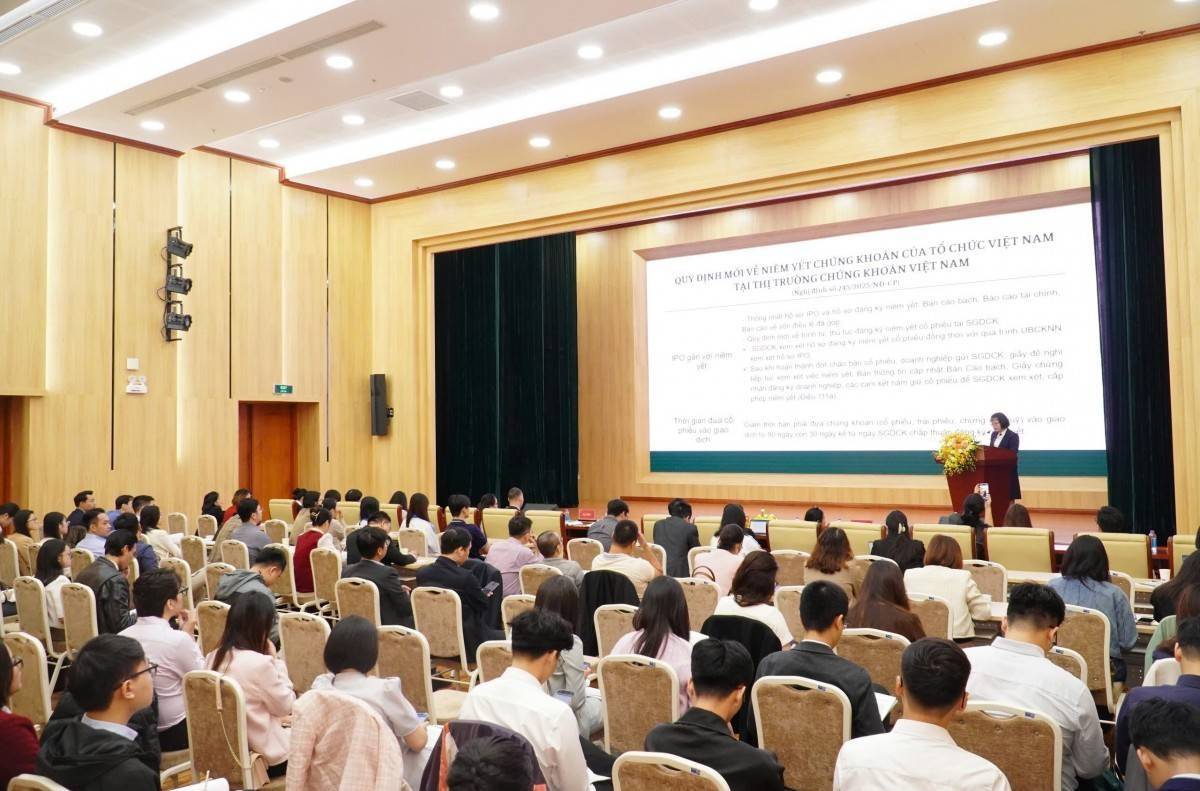 Gần 400 hồ sơ chào bán chứng khoán được xử lý trong năm 2025