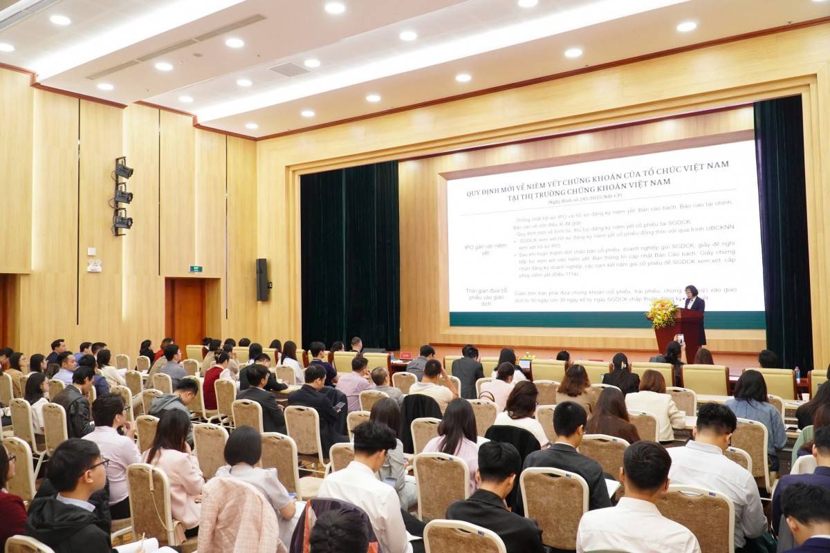 Gần 400 hồ sơ chào bán chứng khoán được xử lý trong năm 2025