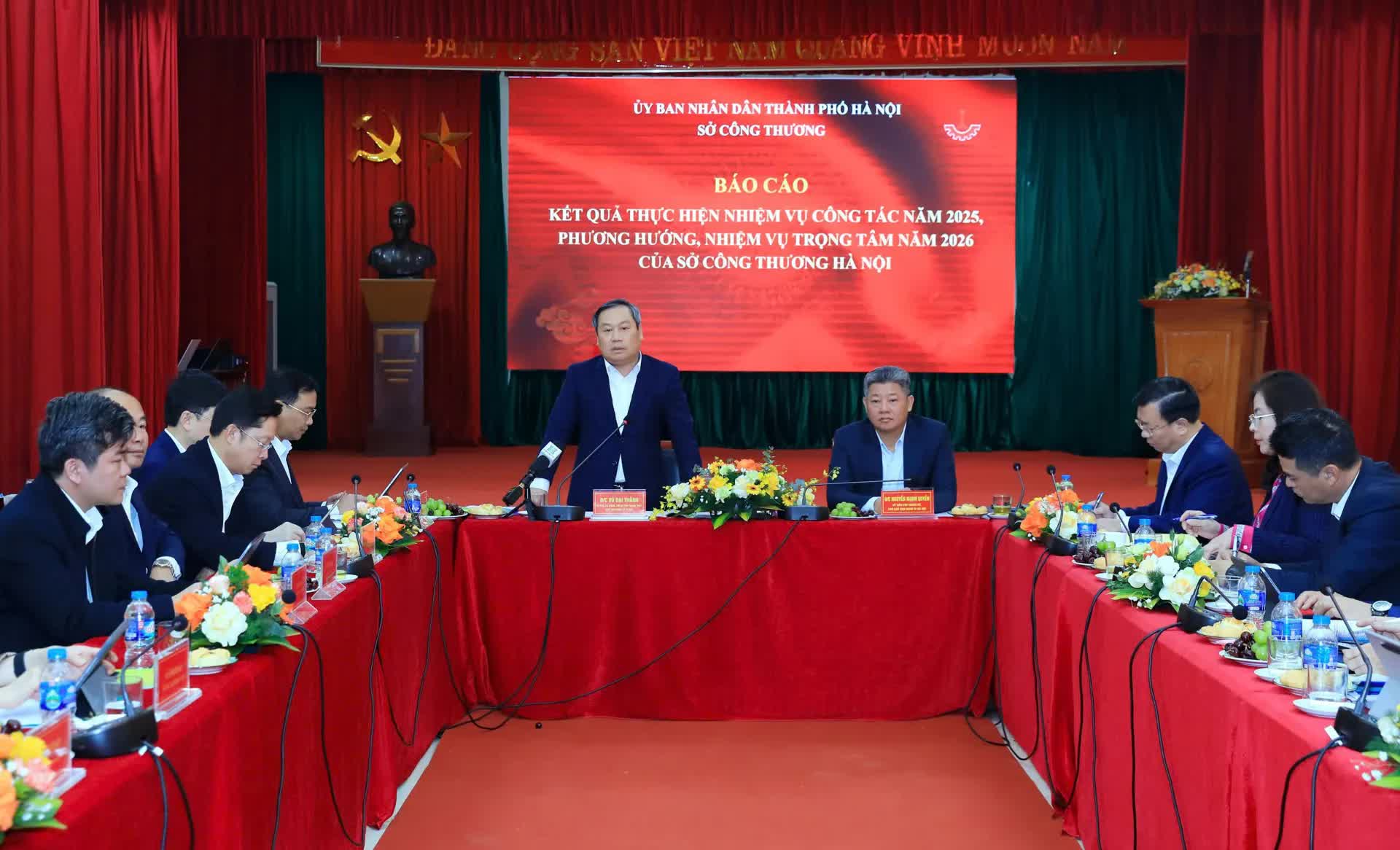 Chủ tịch UBND TP Hà Nội: Ngành Công Thương Thủ đô phải chuyển mạnh sang tăng trưởng chất lượng, bền vững