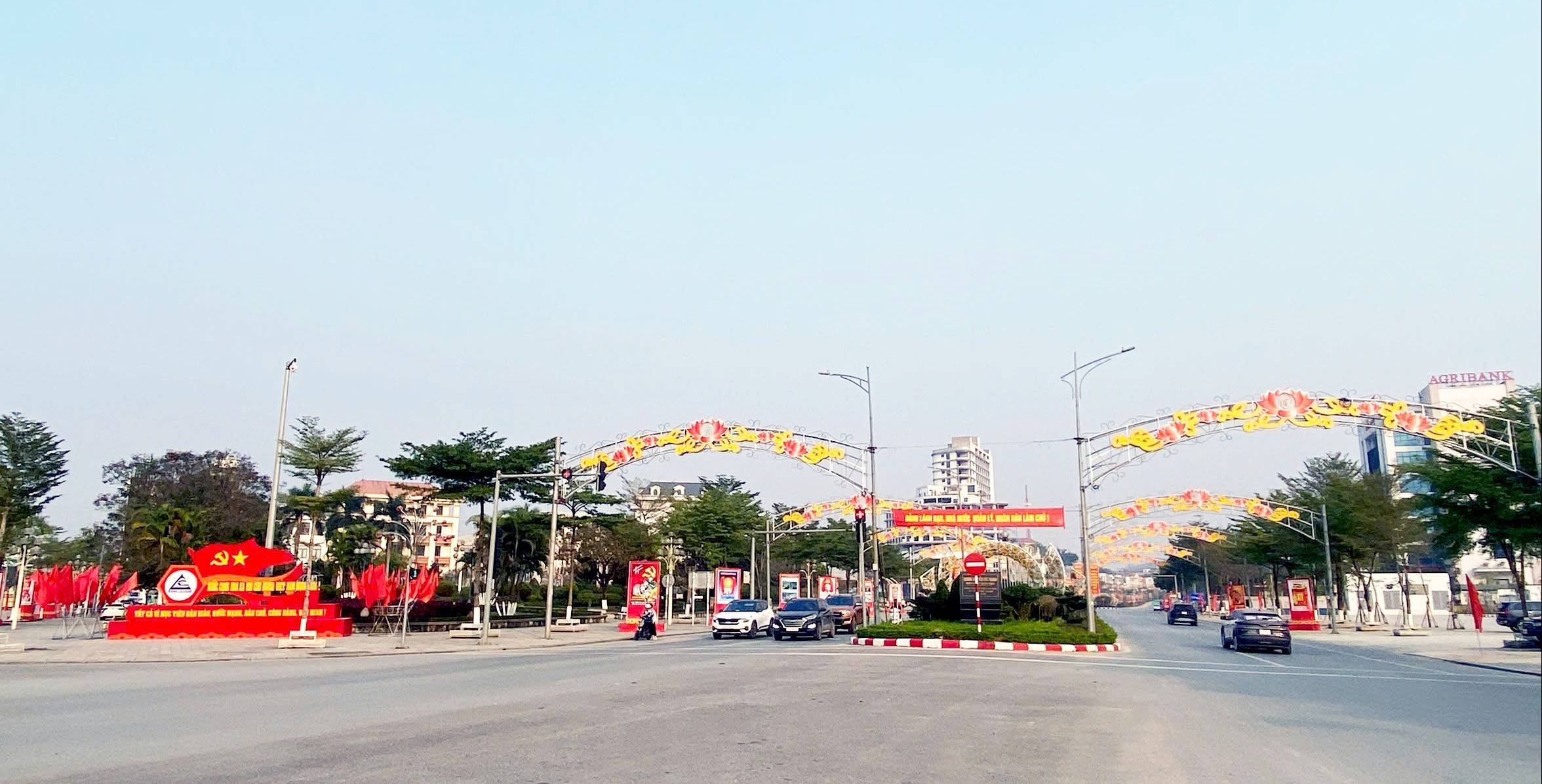 Sắc cờ rực rỡ khắp Lào Cai, khí thế hướng về Đại hội XIV của Đảng