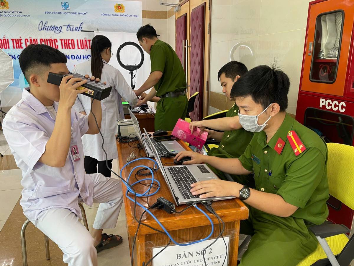 Công an TPHCM không quản gian khó, nỗ lực hoàn thành nhiệm vụ thực hiện Đề án 06