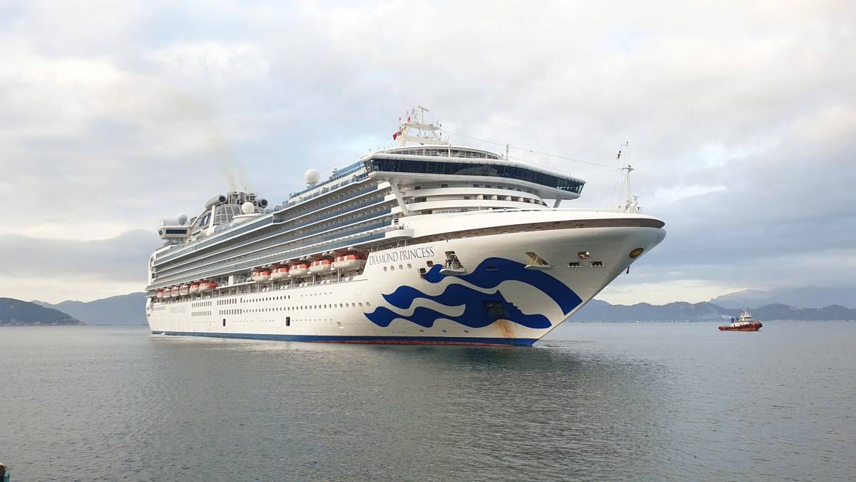 Tàu biển Diamond Princess cập cảng Quốc tế Cam Ranh mang theo 2.600 du khách