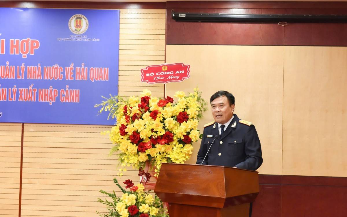 Cục Hải quan và Cục Quản lý xuất nhập cảnh ký quy chế phối hợp, tăng cường chia sẻ dữ liệu tại cửa khẩu hàng không