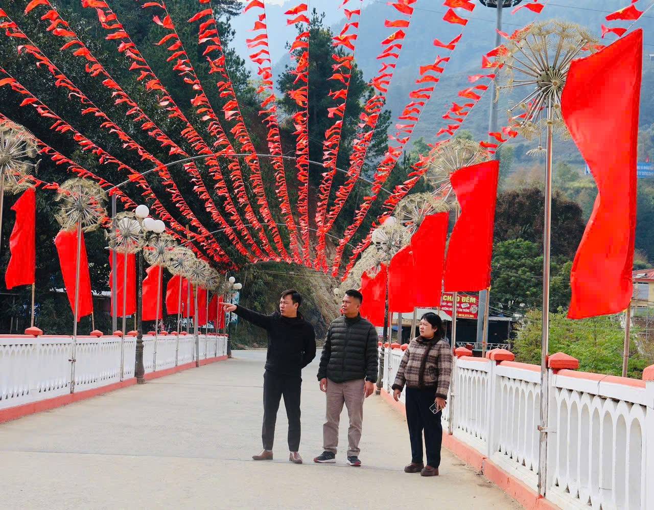 Mù Cang Chải rực rỡ cờ hoa, gửi trọn niềm tin hướng về Đại hội XIV của Đảng