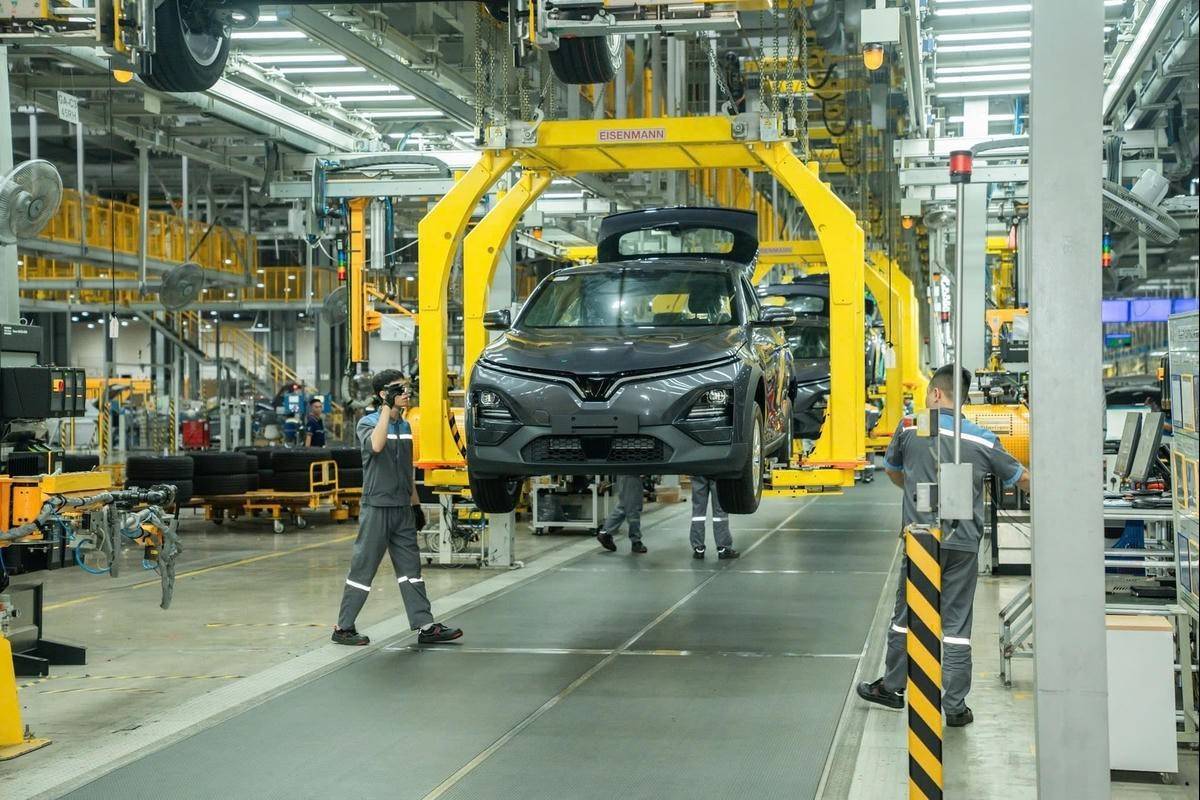 Thị trường ô tô Việt Nam xác lập kỷ lục mới, lần đầu vượt mốc 600.000 xe