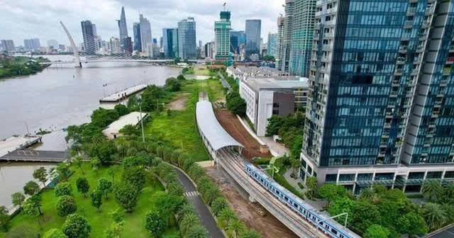 TP. Hồ Chí Minh trước mục tiêu tăng trưởng hai con số: Gỡ điểm nghẽn để bứt phá