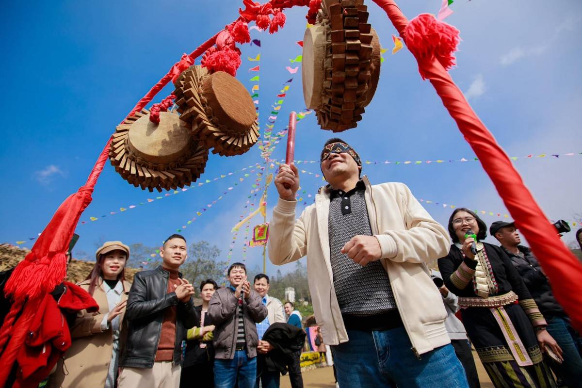 Du khách trải nghiệm trọn vẹn nhịp sống rẻo cao đích thực tại lễ hội văn hóa Bản Mây.