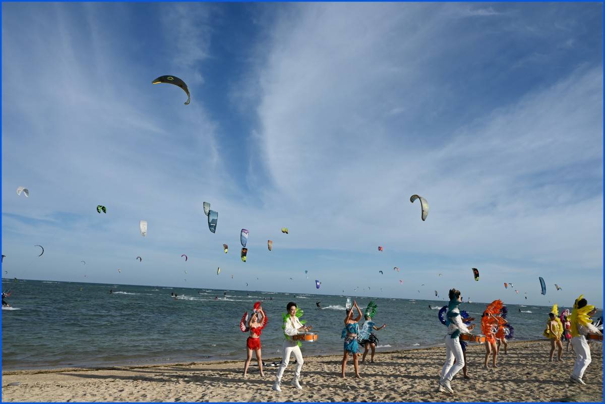 Lướt ván diều quốc tế Mỹ Hòa - 2026, màn trình diễn nghệ thuật của 200 cánh diều vươn tầm đại dương xanh