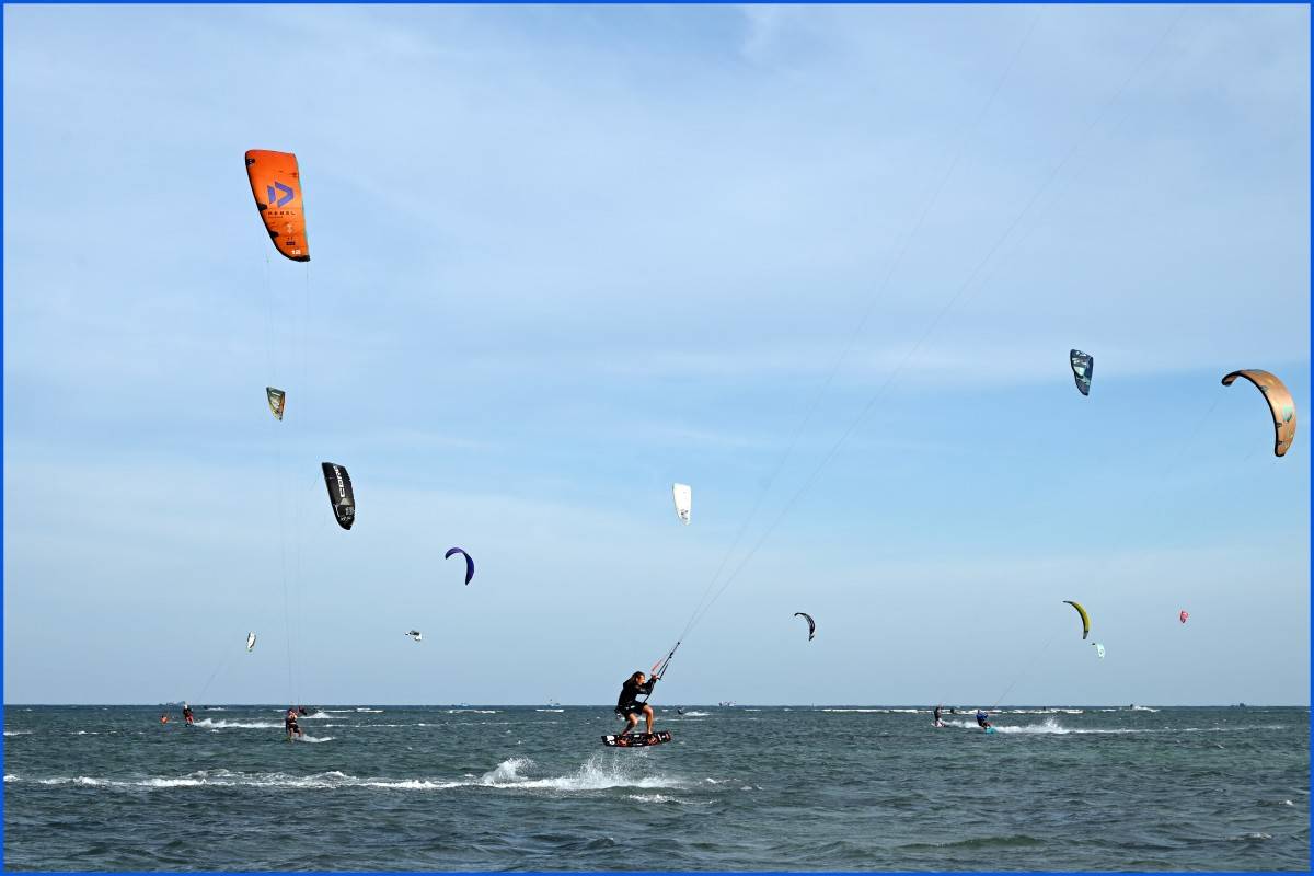 Lướt ván diều quốc tế Mỹ Hòa - 2026, màn trình diễn nghệ thuật của 200 cánh diều vươn tầm đại dương xanh