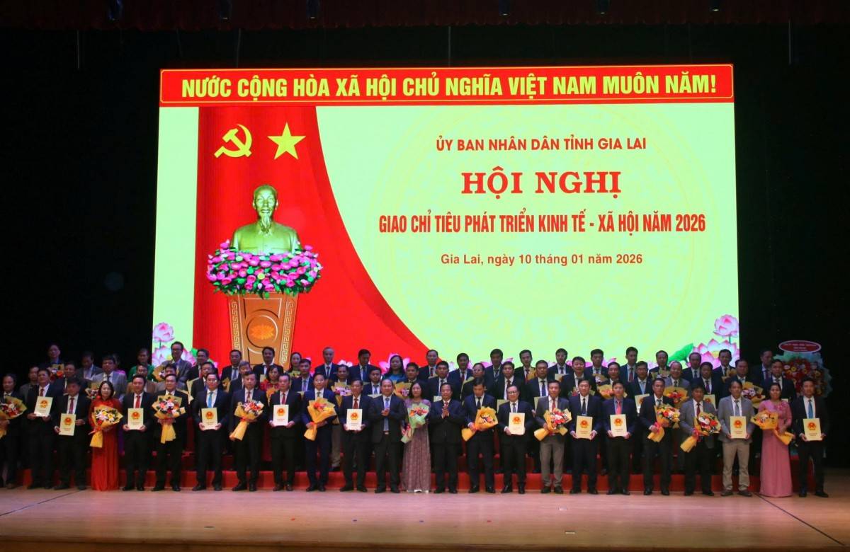 Lãnh đạo tỉnh Gia Lai giao chỉ tiêu phát triển kinh tế - xã hội năm 2026 cho các xã, phường.