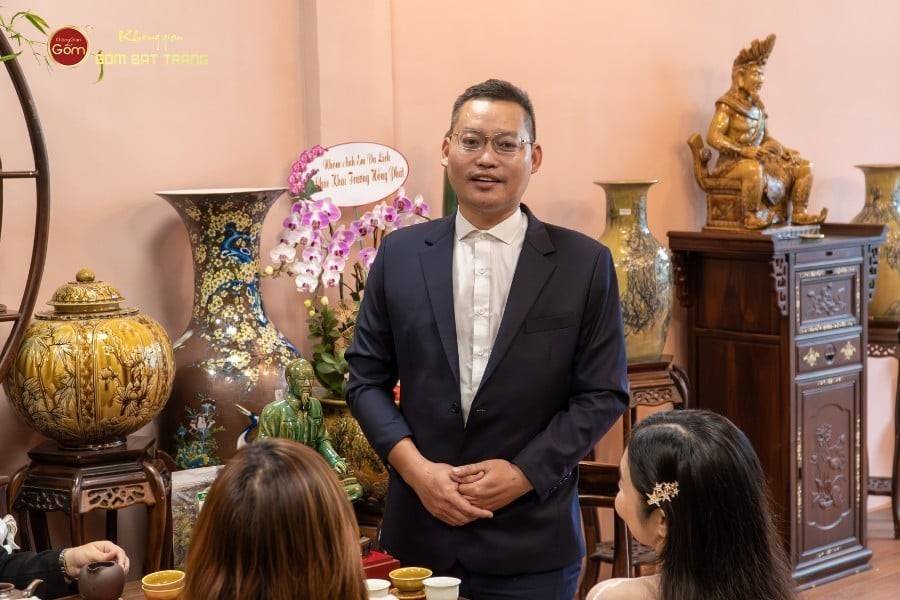 Thưởng tức trà đạo tại không gian Gốm Bát Tràng