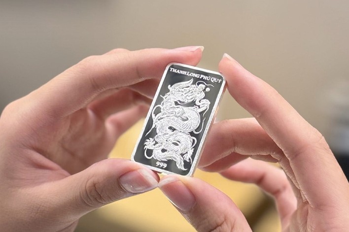 Giá bạc tăng sốc, nhiều người vay tiền “lướt sóng” đối mặt rủi ro kép