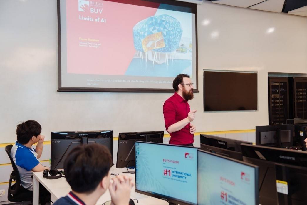 BUV ra mắt học bổng mới, giải “bài toán” thiếu hụt kỹ sư phần mềm công nghệ cao và nữ lãnh đạo công nghệ tại Việt Nam