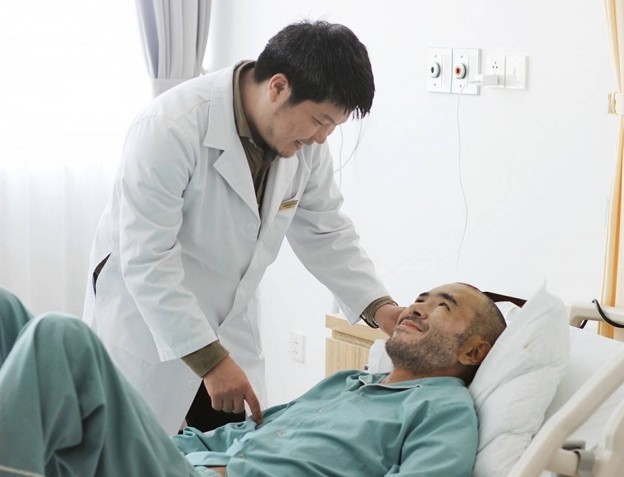 Đại phẫu trong đêm cứu sống du khách nước ngoài bị chấn thương sọ não nặng tại Phú Quốc