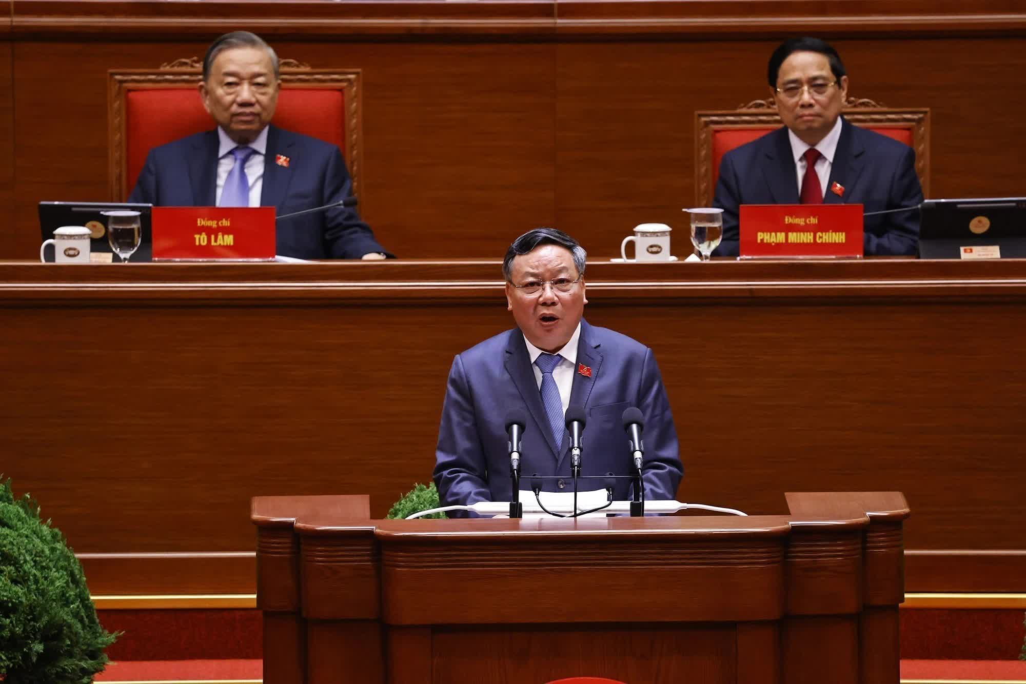 Ông Nguyễn Văn Phong, Phó bí thư thường trực Thành ủy Hà Nội trình bày tham luận tại Đại hội XIV của Đảng sáng 21.1  ẢNH: TTXVN