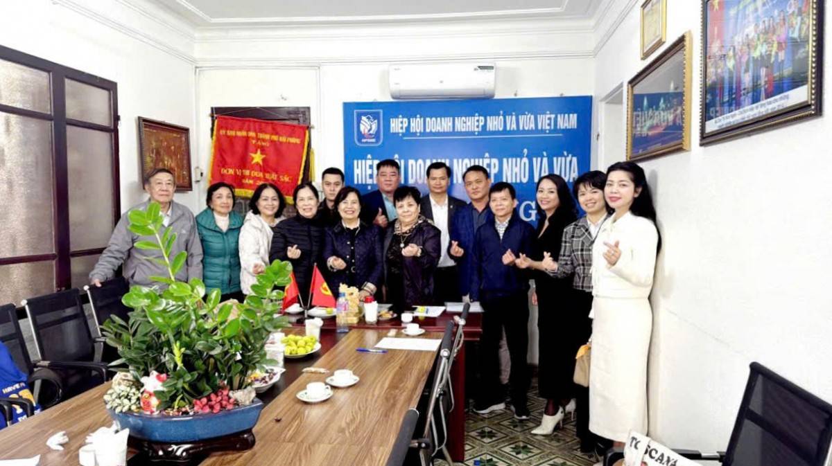 Những khoảnh khắc giao lưu kết nối đầu tiên của Doanh nghiệp vừa là  hội viên cùng lãnh đạo, đạo diện hiệp hội DNNVV thành phố HP