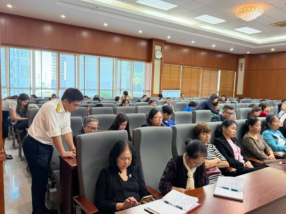 Công chức Thuế tỉnh QN hỗ trợ NNT