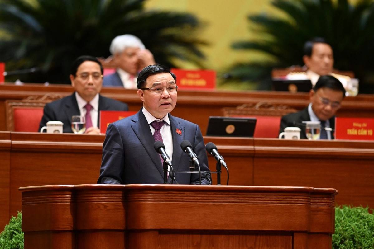 Quyền Bộ trưởng Công Thương Lê Mạnh Hùng trình bày tham luậ