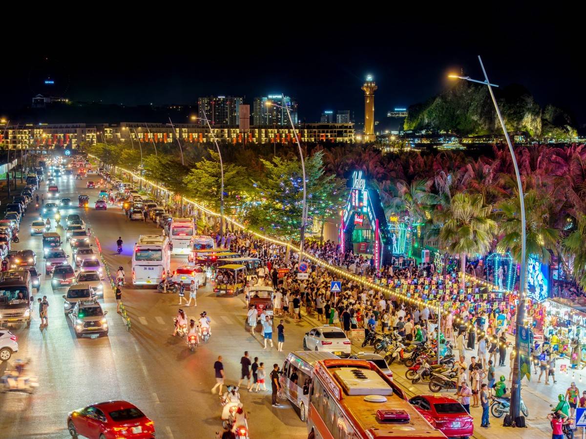  Bãi Cháy trên đà trở thành trung tâm kinh tế đêm tại miền Bắc. Ảnh: Ánh Dương.