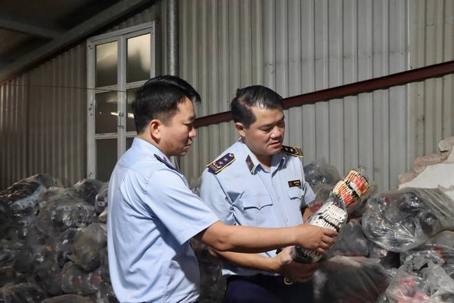 Lào Cai: Văn Chấn siết chặt quản lý, đẩy lùi buôn lậu, hàng giả và xâm phạm sở hữu trí tuệ