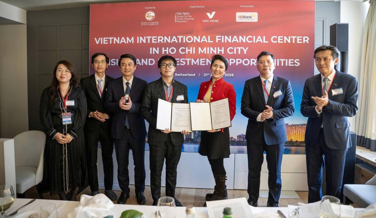 Lễ công bố Biên bản ghi nhớ hợp tác (MoU) giữa các thành  viên của Liên Minh Kinh tế On-chain toàn cầu và các đối tác quốc tế (Ảnh: HCMC C4IR).