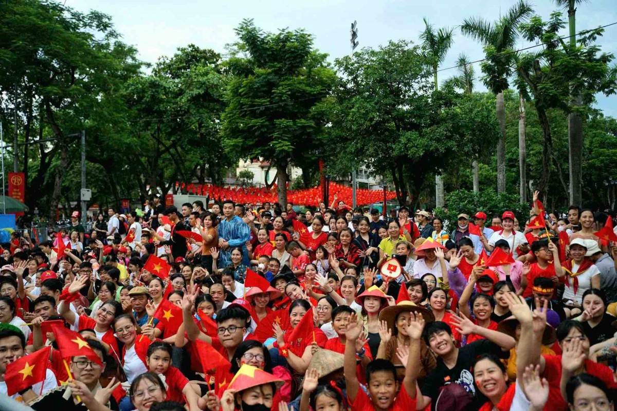 Dân số Việt Nam vượt mốc 102 triệu người, thách thức già hóa ngày càng rõ nét