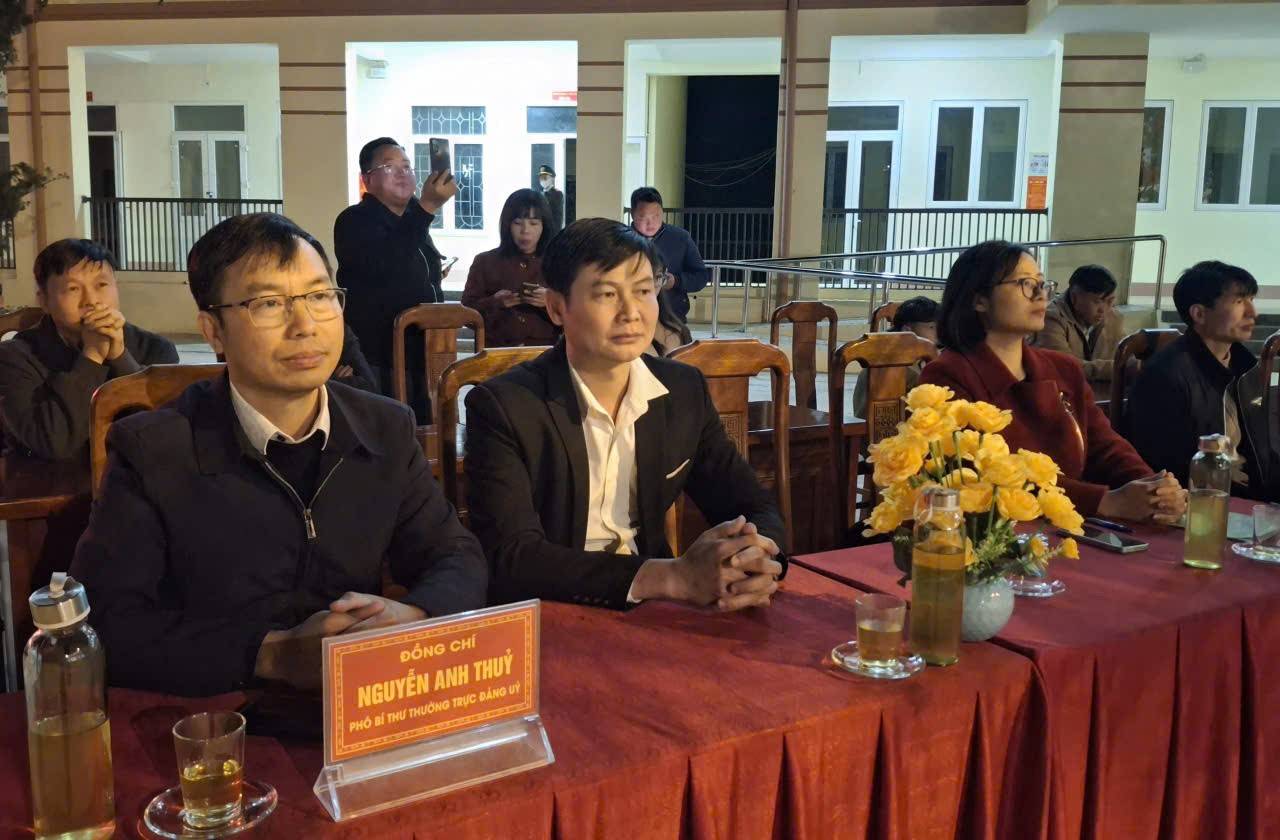 Các đại biểu tham dự chương trình nghệ thuật (Ảnh: A Cớ)