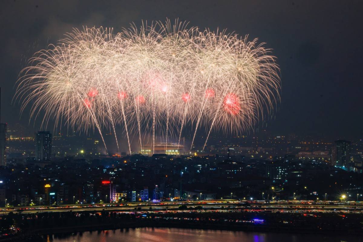 Từ Phú Quốc, Đà Nẵng, Sun Group mang cả bầu trời pháo hoa đỉnh cao ra Thủ đô