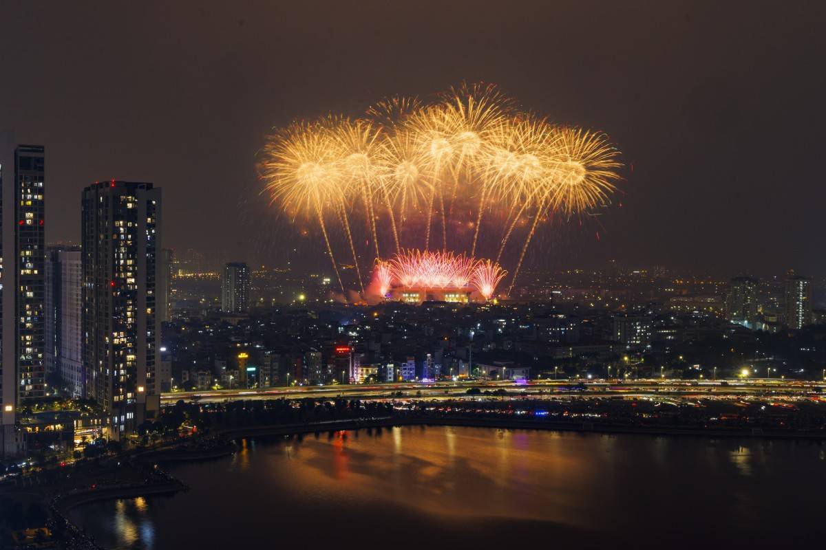 Từ Phú Quốc, Đà Nẵng, Sun Group mang cả bầu trời pháo hoa đỉnh cao ra Thủ đô