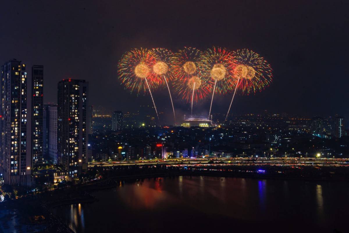 Từ Phú Quốc, Đà Nẵng, Sun Group mang cả bầu trời pháo hoa đỉnh cao ra Thủ đô