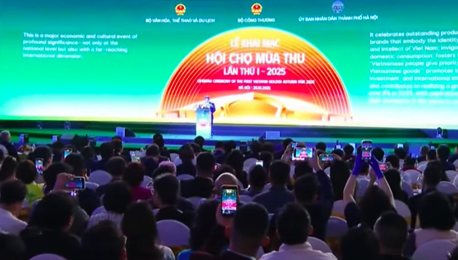 Khai mạc Hội chợ Mùa Thu 2025  tại Trung tâm triển lãm Việt Nam (Đông Anh, Hà Nội) thu hút đông đảo du khách và người dân tham dự