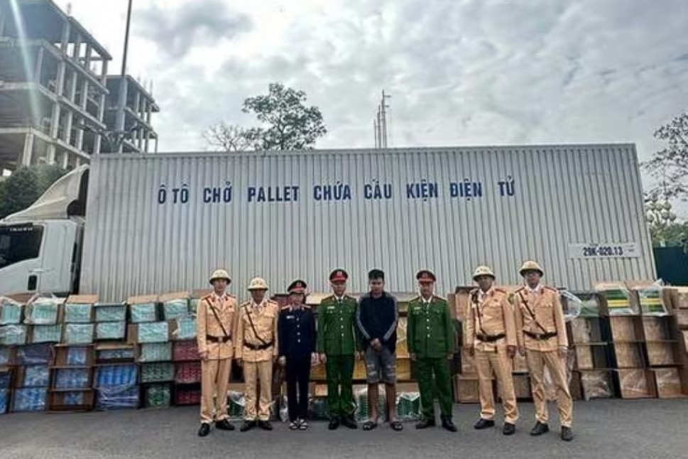 Quảng Trị phát hiện vụ vận chuyển hơn 111.000 bao thuốc lá lậu, trị giá trên 6 tỉ đồng