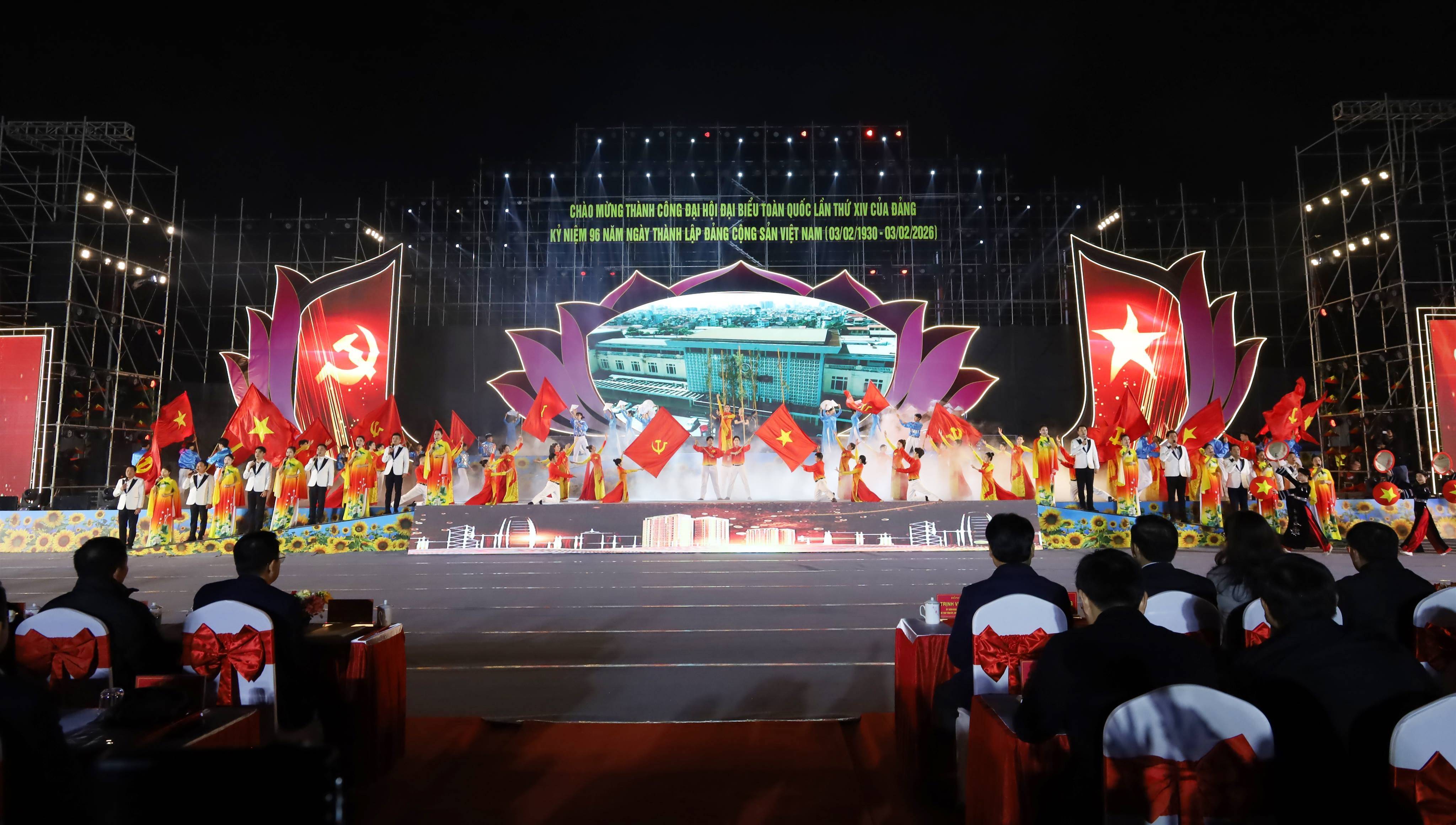 Đêm nghệ thuật khơi dậy khát vọng phát triển từ thành công Đại hội XIV của Đảng