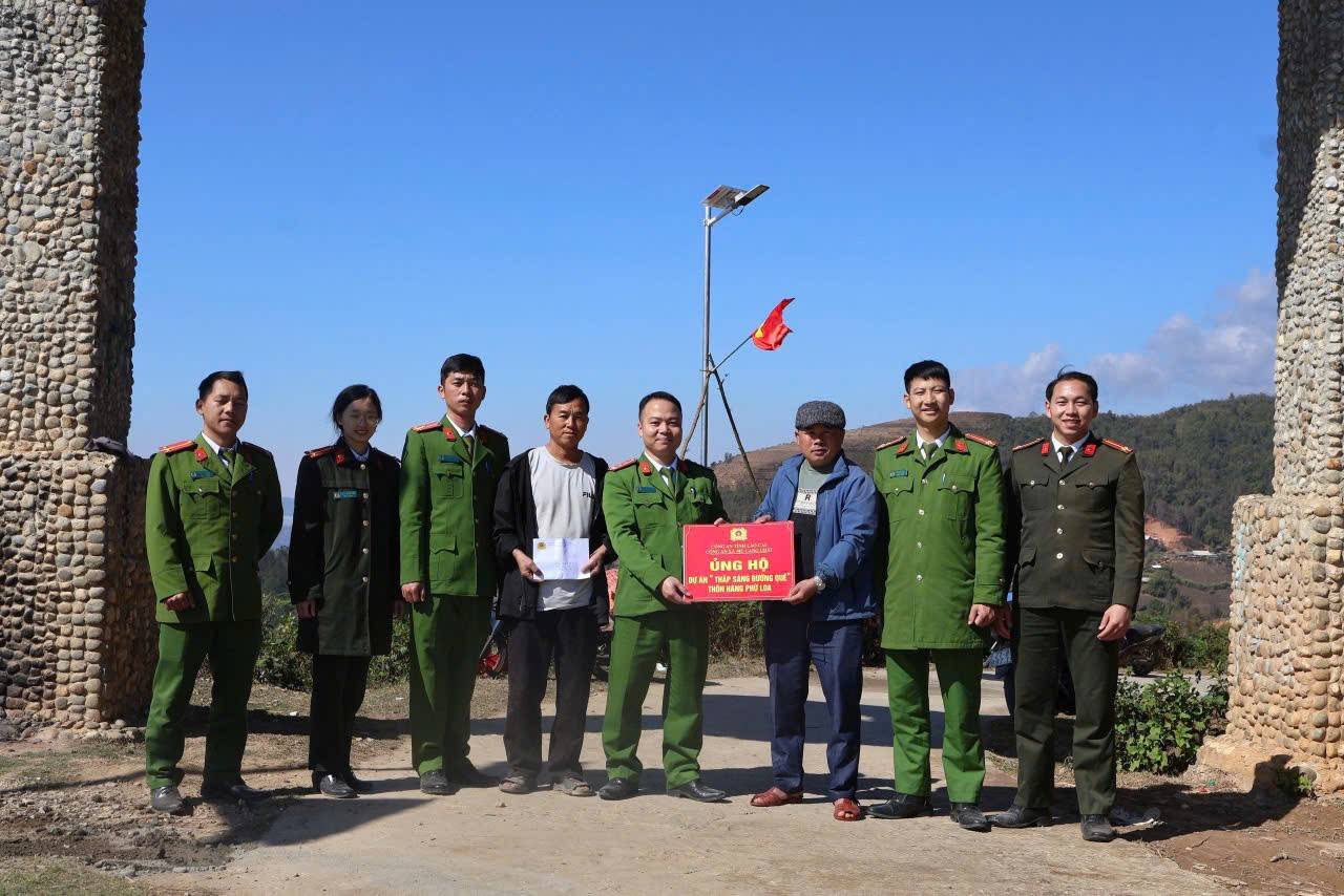 Thắp sáng đường quê Háng Phừ Loa – Chung sức dựng xây nông thôn mới Mù Cang Chải