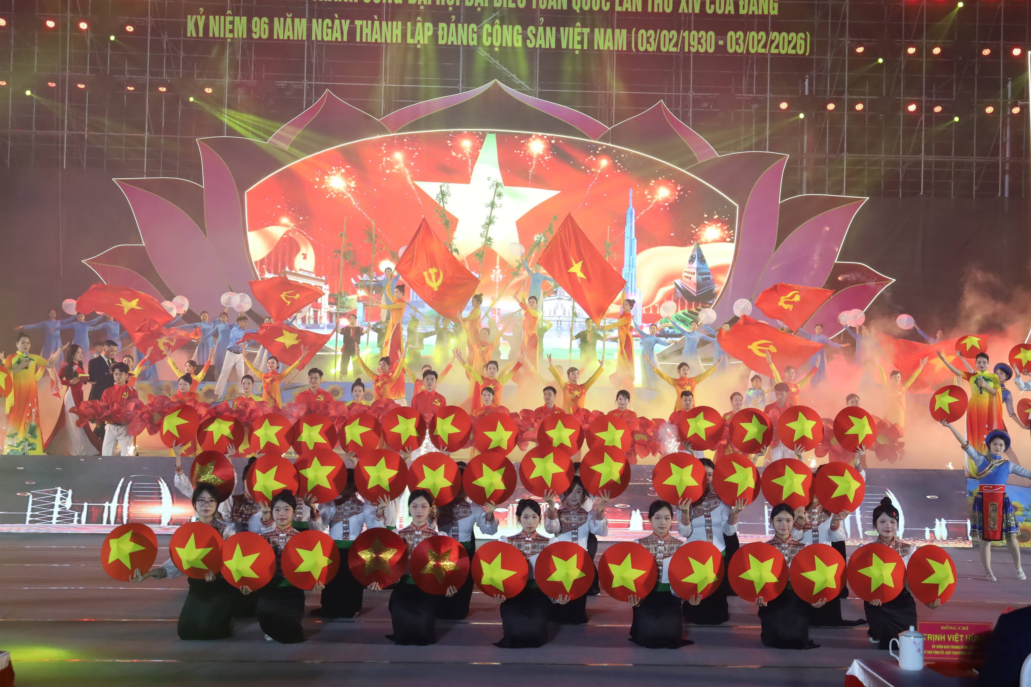 Đêm nghệ thuật khơi dậy khát vọng phát triển từ thành công Đại hội XIV của Đảng