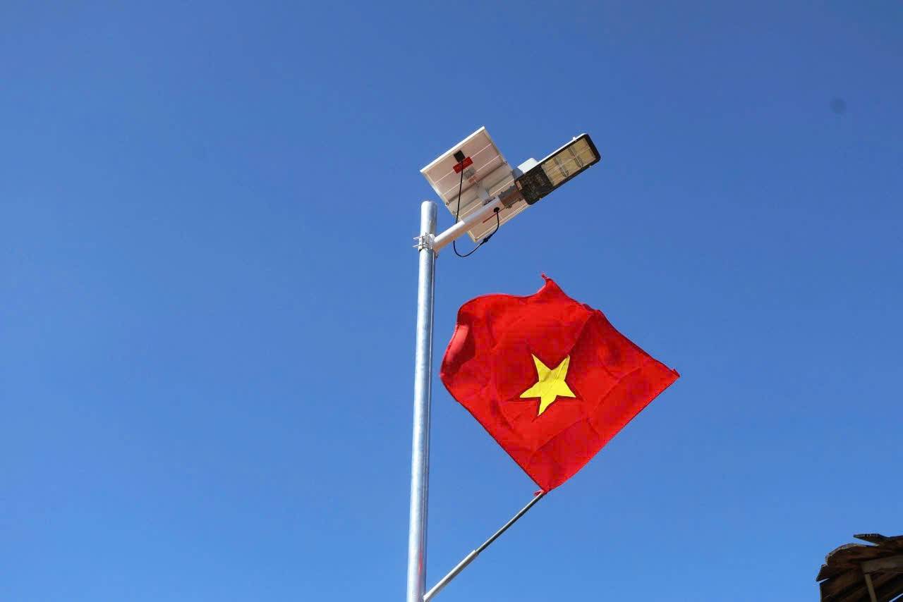 Thắp sáng đường quê Háng Phừ Loa – Chung sức dựng xây nông thôn mới Mù Cang Chải