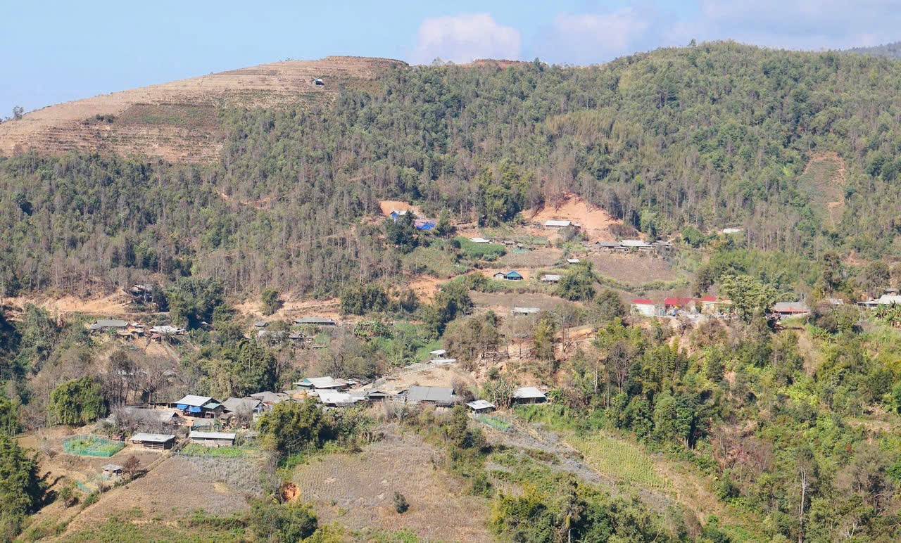 Thắp sáng đường quê Háng Phừ Loa – Chung sức dựng xây nông thôn mới Mù Cang Chải